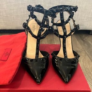 Authentic Valentino Garavani Rockstud Sandal (40)